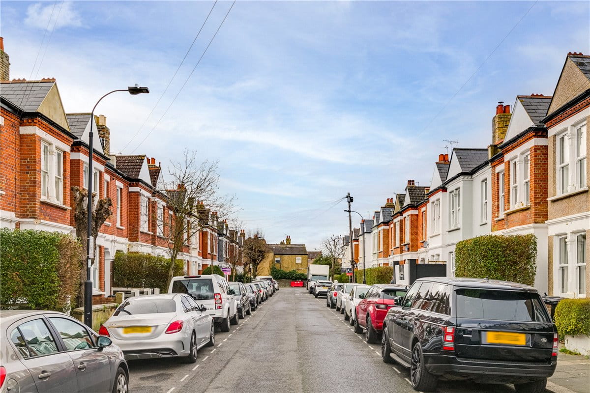 3 bedroom flat, Danehurst Street, London SW6 - Available