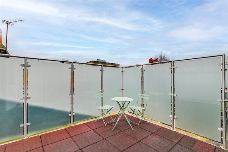 3 bedroom flat, Danehurst Street, London SW6 - Available