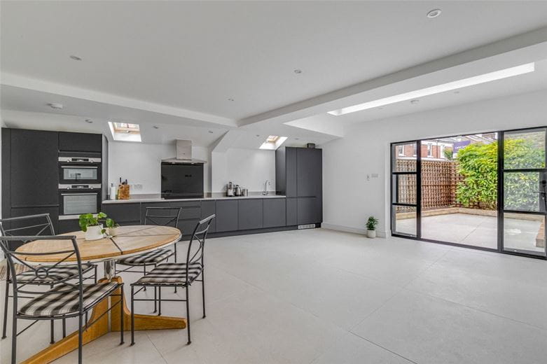 2 bedroom flat, Crabtree Lane, London SW6