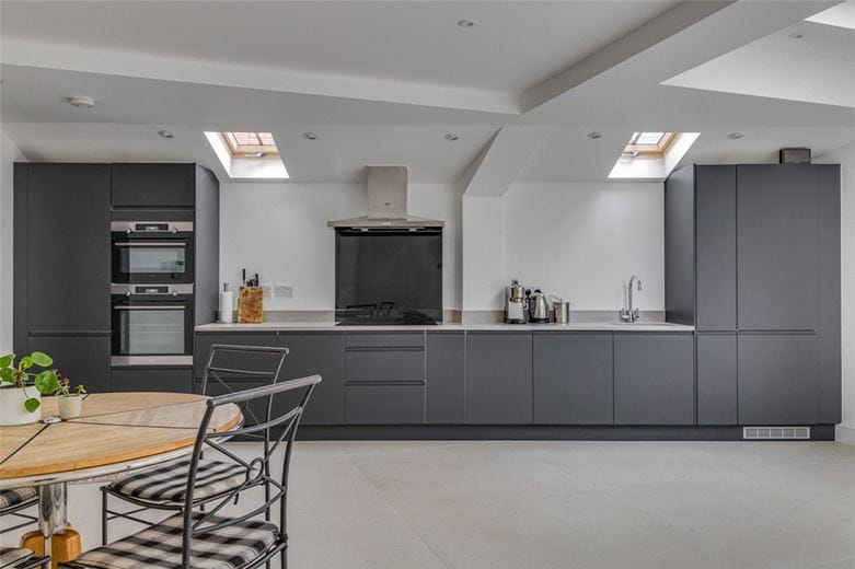 2 bedroom flat, Crabtree Lane, London SW6