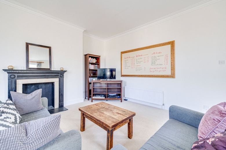 3 bedroom maisonette, Fulham Road, London SW6