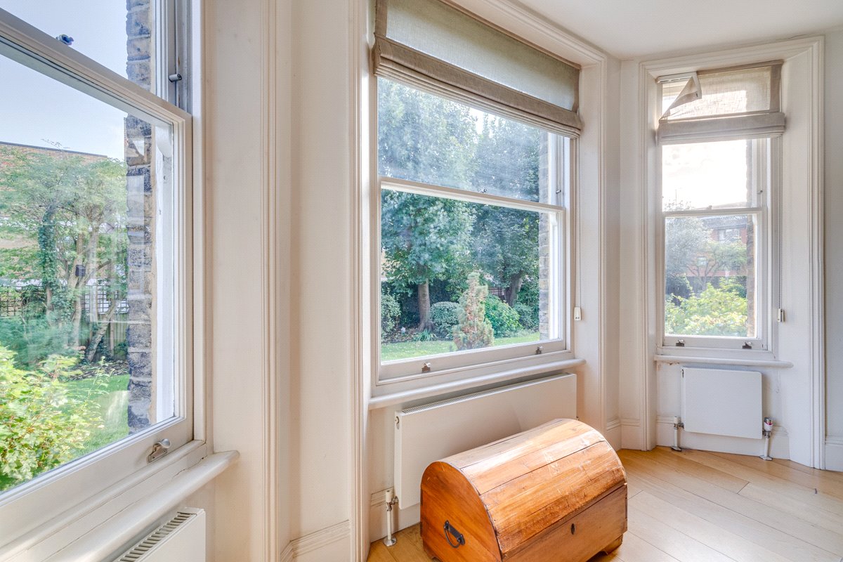 3 bedroom flat, Drive Mansions, Fulham Road SW6 - Available