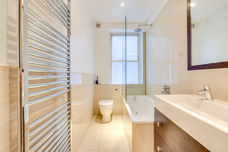 3 bedroom flat, Drive Mansions, Fulham Road SW6 - Available