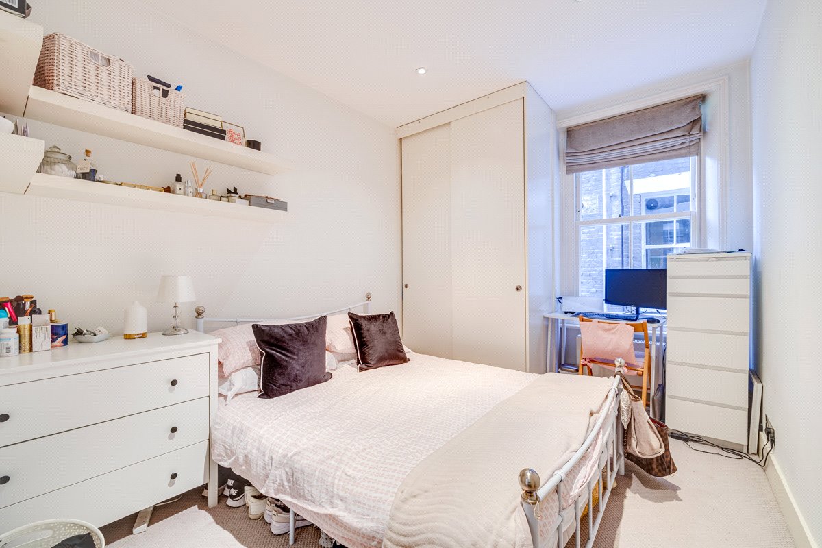 3 bedroom flat, Drive Mansions, Fulham Road SW6 - Available