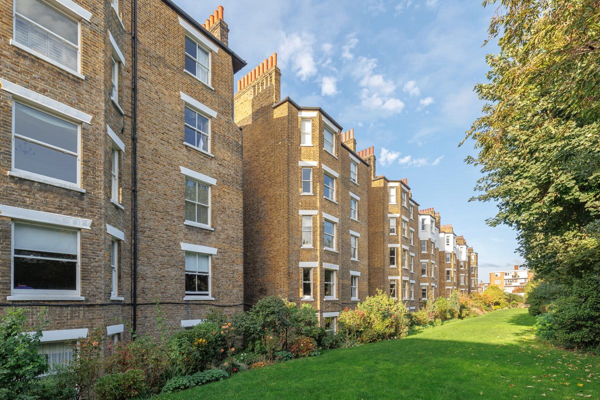 3 bedroom flat, Drive Mansions, Fulham Road SW6 - Available