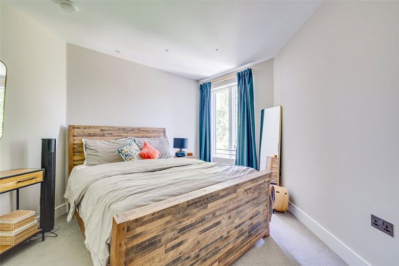 2 bedroom flat, Lillie Road, London SW6 - Available