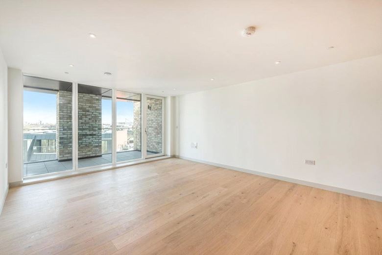 2 bedroom flat, Heckfield Place, London SW6 - Let Agreed