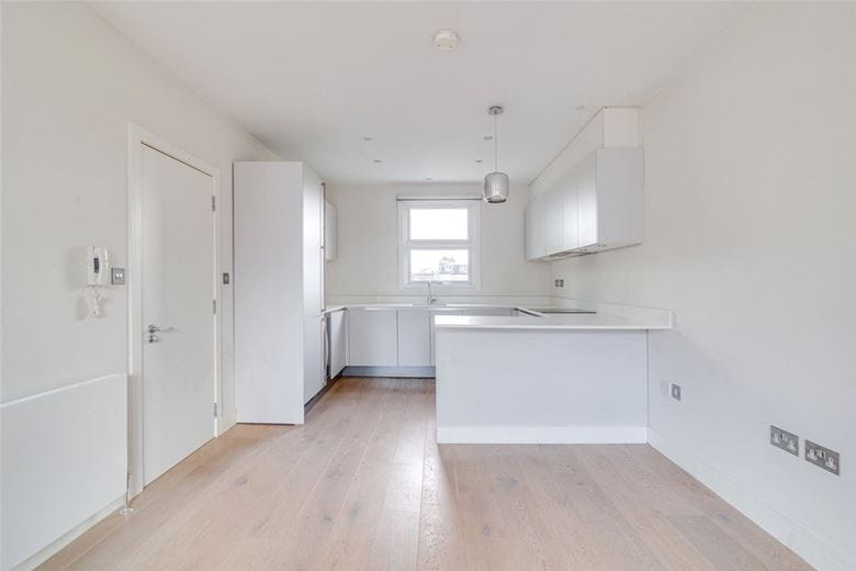 2 bedroom flat, Harwood Road, London SW6 - Let Agreed