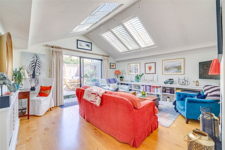 2 bedroom flat, Kingwood Road, London SW6 - Let Agreed