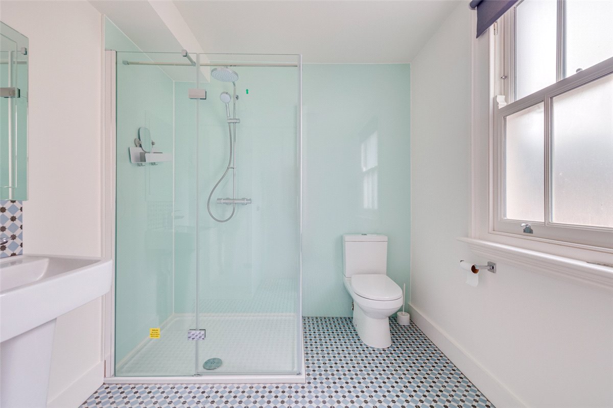 3 bedroom flat, Westcroft Square, London W6 - Available