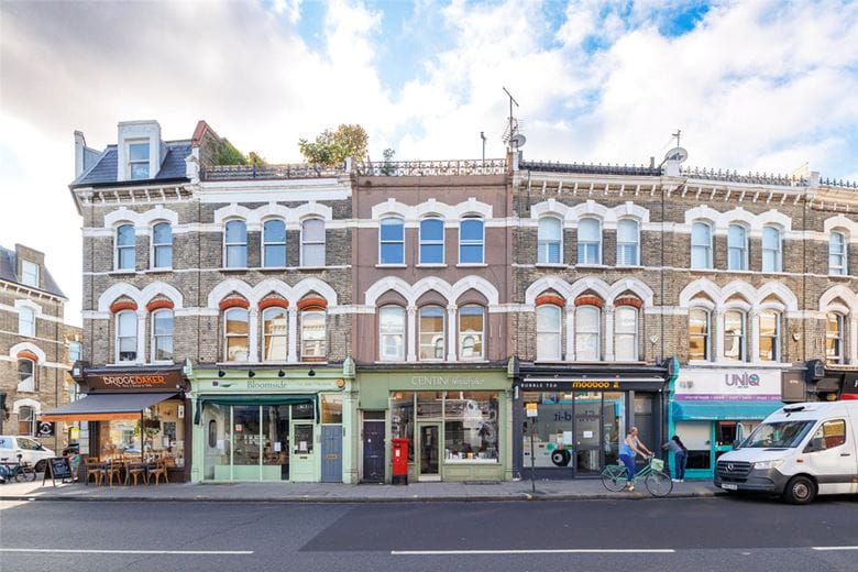 2 bedroom flat, Fulham Road, London SW6 - Available