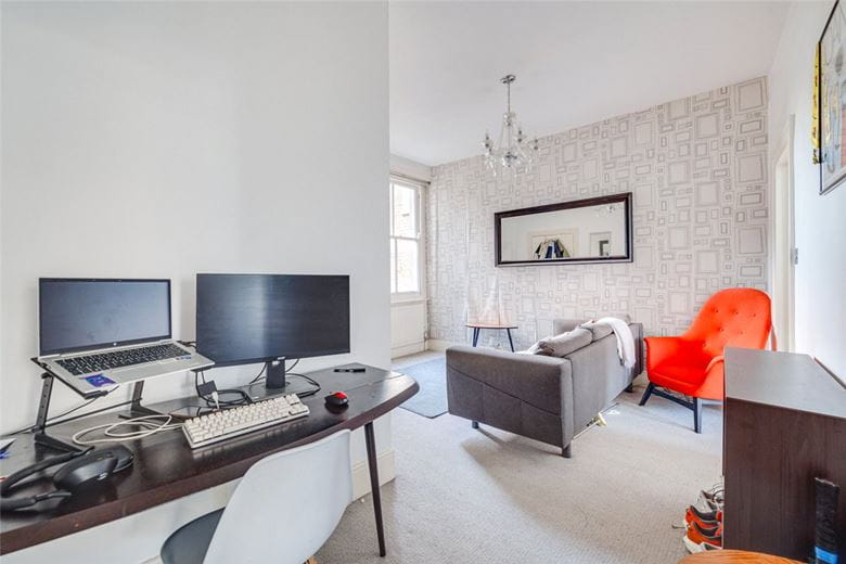 2 bedroom flat, Fulham Road, London SW6 - Available