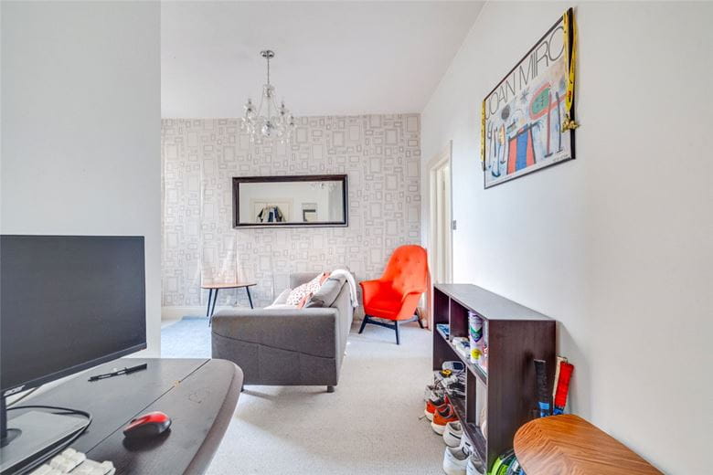 2 bedroom flat, Fulham Road, London SW6 - Available