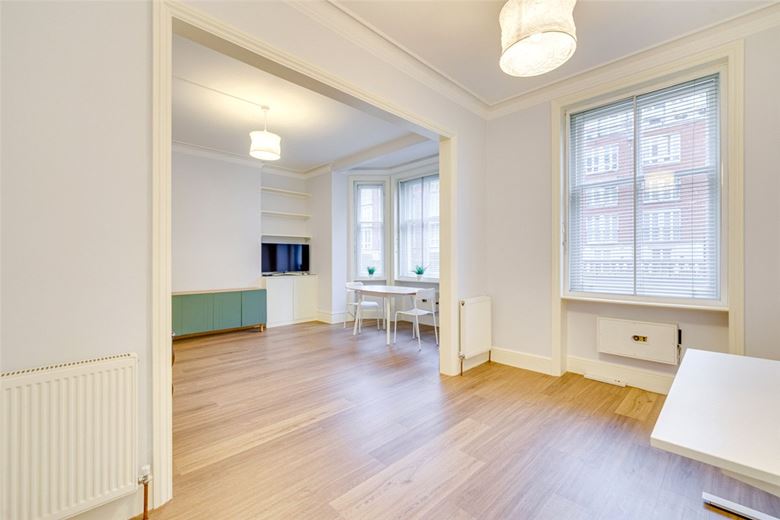 2 bedroom flat, Fulham Road, London SW10 - Let Agreed