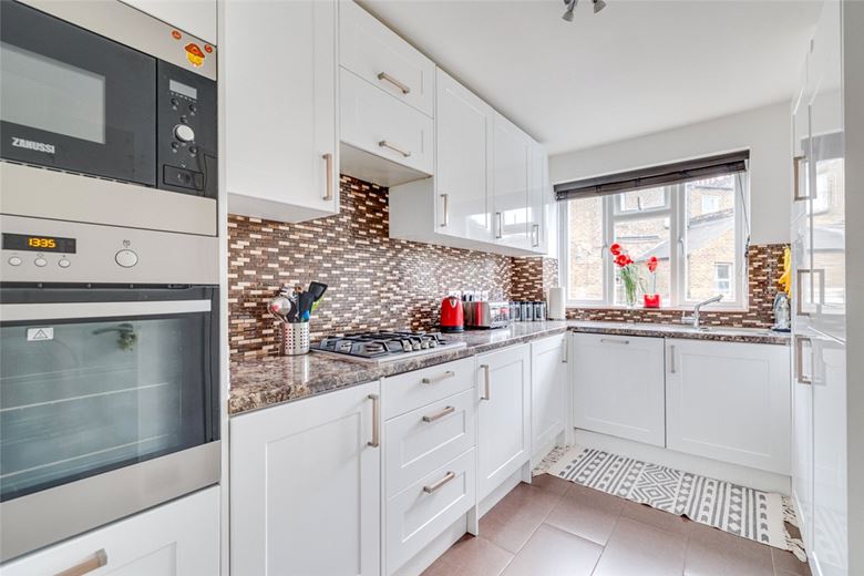 2 bedroom flat, Letterstone Road, London SW6 - Available