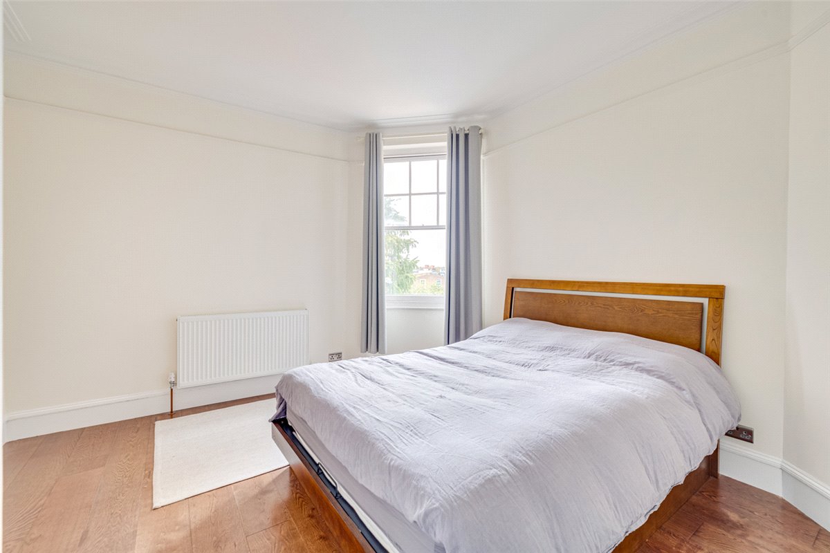 3 bedroom flat, Arundel Mansions, Kelvedon Road SW6 - Let Agreed