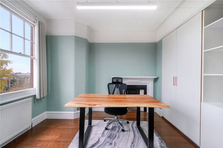 3 bedroom flat, Arundel Mansions, Kelvedon Road SW6 - Let Agreed