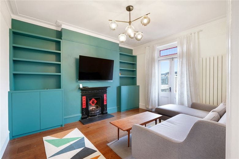 3 bedroom flat, Kelvedon Road, London SW6 - Available