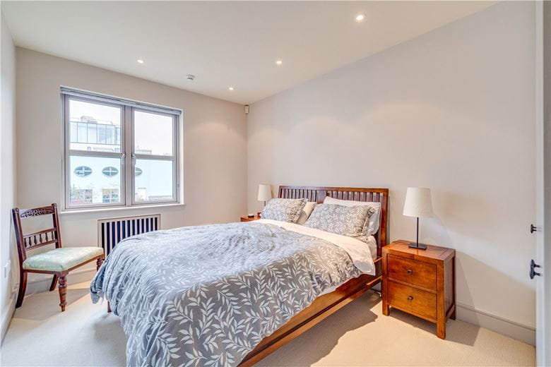 2 bedroom flat, Farm Lane, London SW6 - Let Agreed