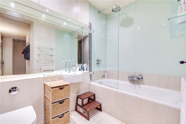 2 bedroom flat, Farm Lane, London SW6 - Let Agreed