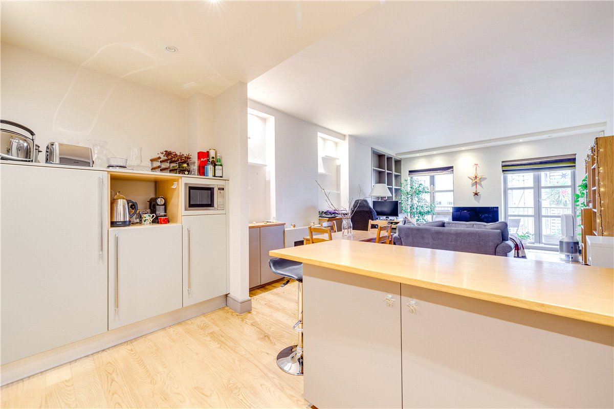 2 bedroom flat, Farm Lane, London SW6 - Let Agreed