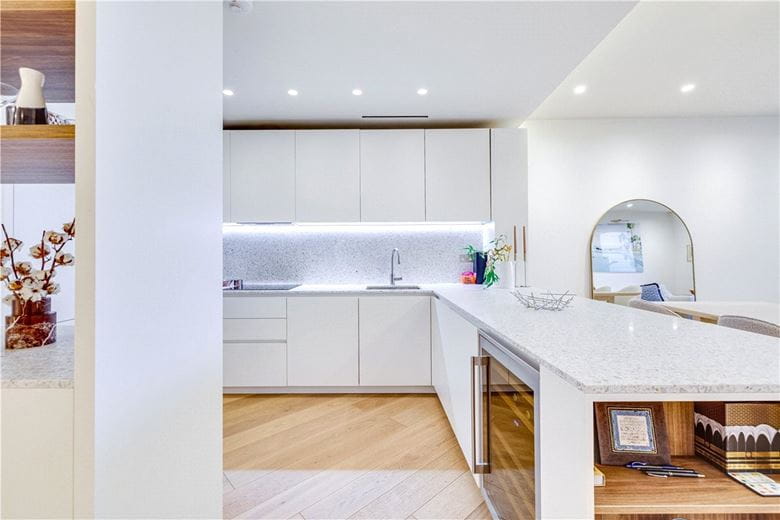 2 bedroom flat, Wood Crescent, London W12 - Available