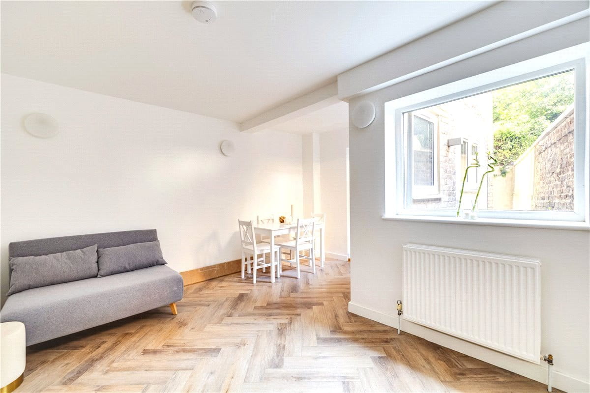 1 bedroom flat, Effie Road, London SW6 - Let Agreed