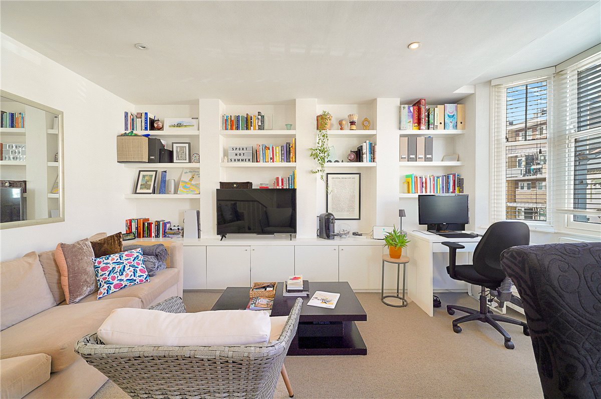 2 bedroom flat, Rigault Road, London SW6 - Let Agreed