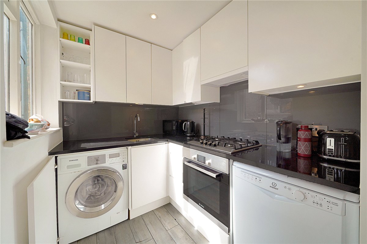 2 bedroom flat, Rigault Road, London SW6 - Let Agreed