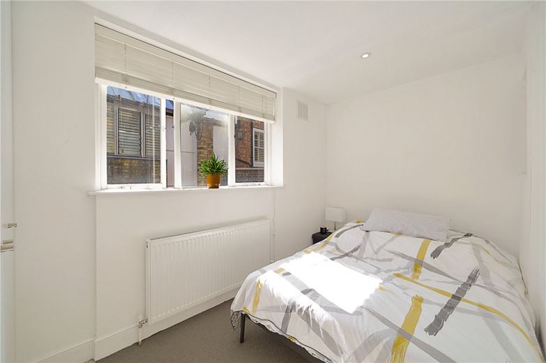 2 bedroom flat, Rigault Road, London SW6 - Let Agreed