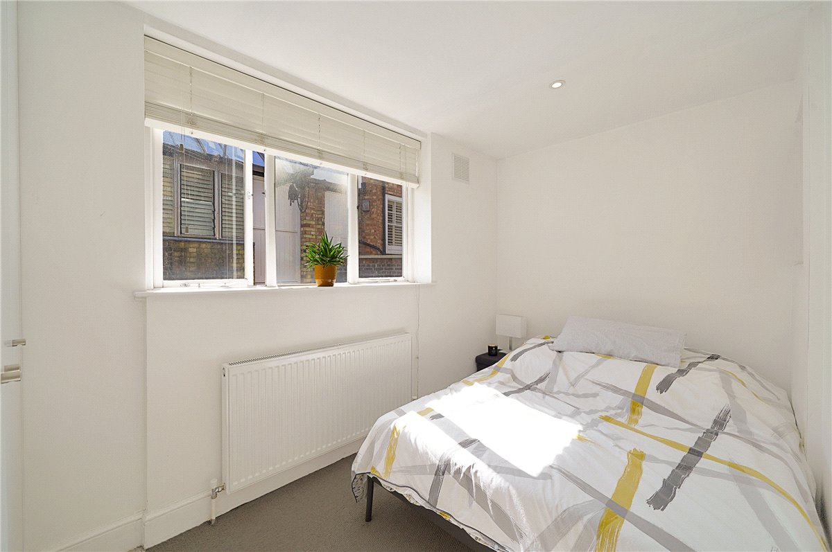 2 bedroom flat, Rigault Road, London SW6 - Let Agreed