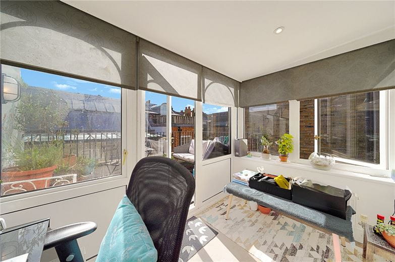 2 bedroom flat, Rigault Road, London SW6 - Let Agreed