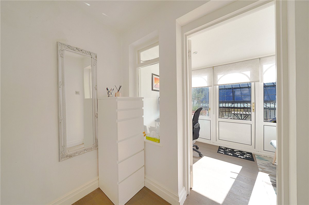 2 bedroom flat, Rigault Road, London SW6 - Let Agreed