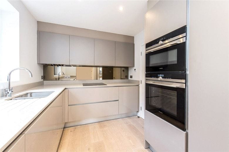 2 bedroom flat, King Street, London W6 - Let Agreed