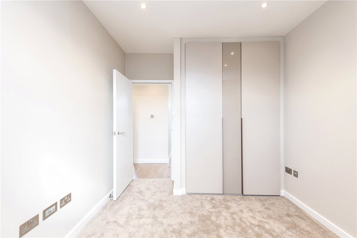2 bedroom flat, King Street, London W6 - Let Agreed