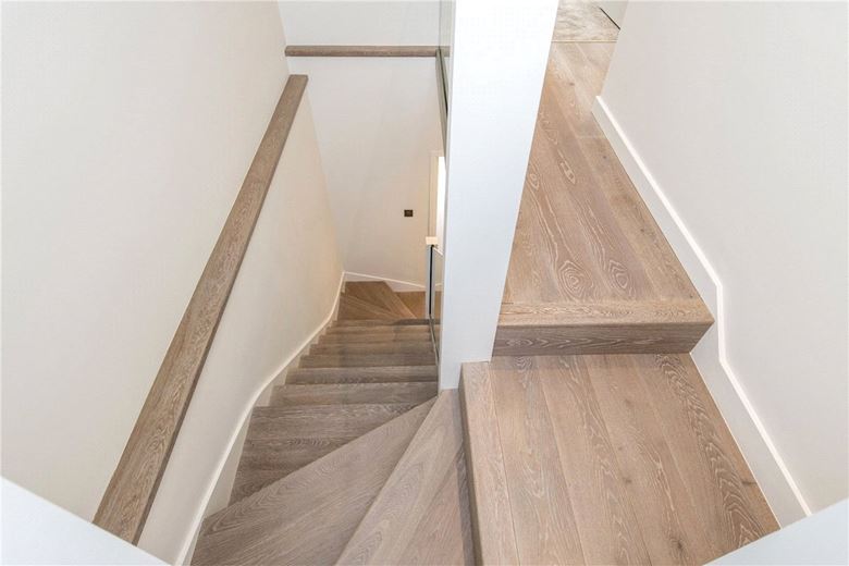 2 bedroom flat, King Street, London W6 - Let Agreed