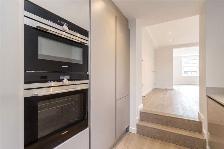 2 bedroom flat, King Street, London W6 - Let Agreed