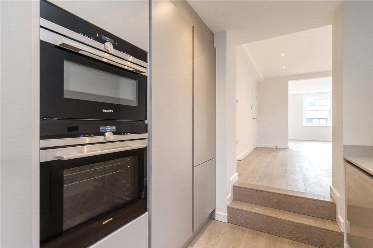 2 bedroom flat, King Street, London W6 - Let Agreed