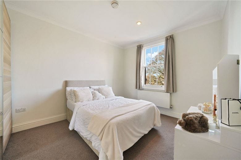 2 bedroom maisonette, Westcroft Square, London W6 - Available
