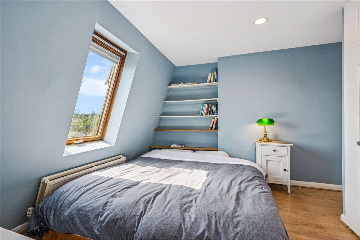 3 bedroom flat, Queensmill Road, London SW6 - Available