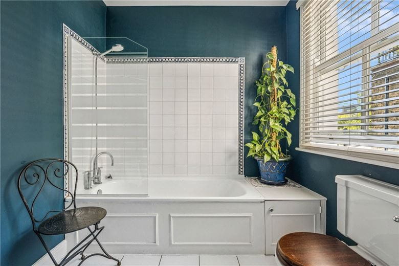 3 bedroom flat, Queensmill Road, London SW6 - Available