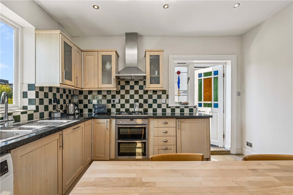 3 bedroom flat, Queensmill Road, London SW6 - Available