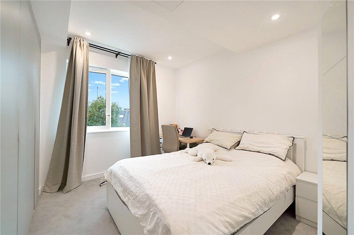 2 bedroom flat, Tierney Lane, London W6 - Available