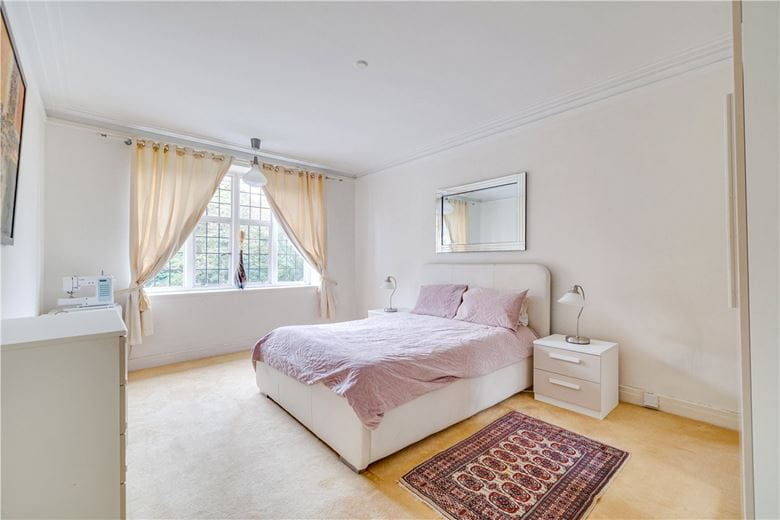 4 bedroom flat, Wildcroft Road, London SW15 - Available