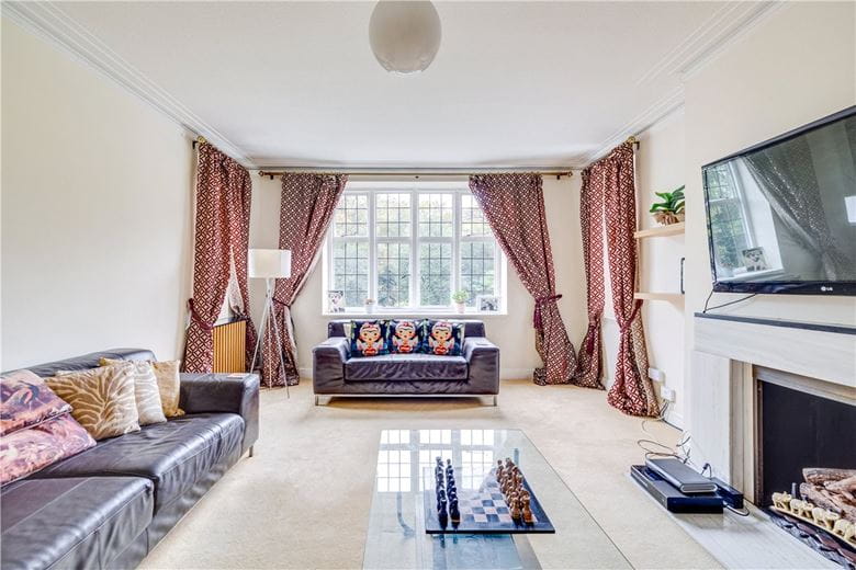 4 bedroom flat, Wildcroft Road, London SW15 - Available