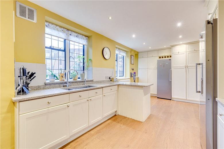 4 bedroom flat, Portsmouth Road, London SW15 - Available