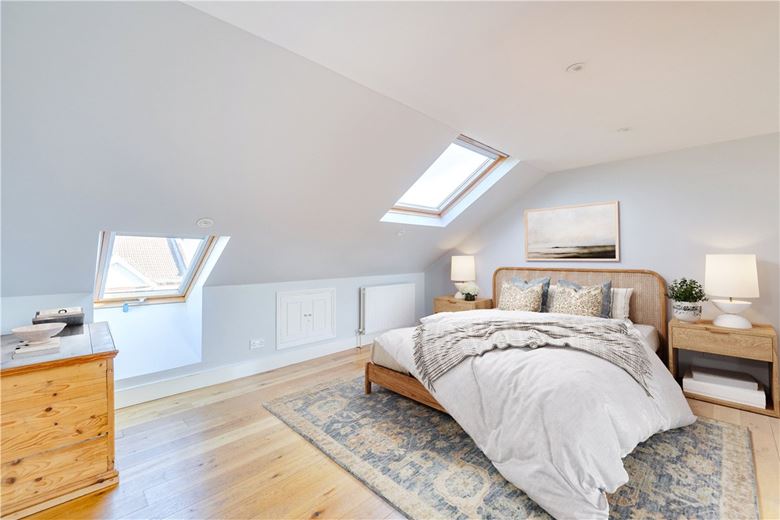 4 bedroom house, Pulborough Road, London SW18 - Available