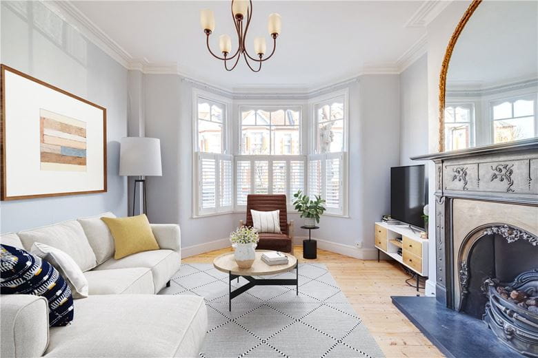 4 bedroom house, Pulborough Road, London SW18 - Available