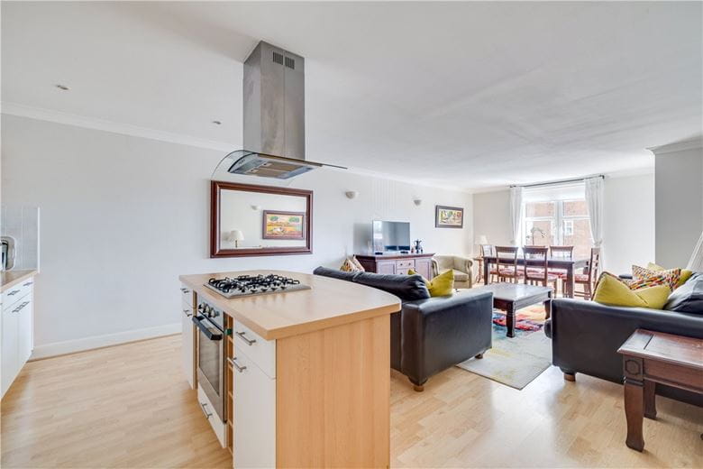 2 bedroom flat, Keswick Road, London SW15 - Available
