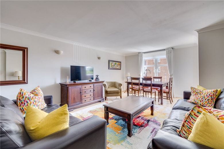 2 bedroom flat, Keswick Road, London SW15 - Available